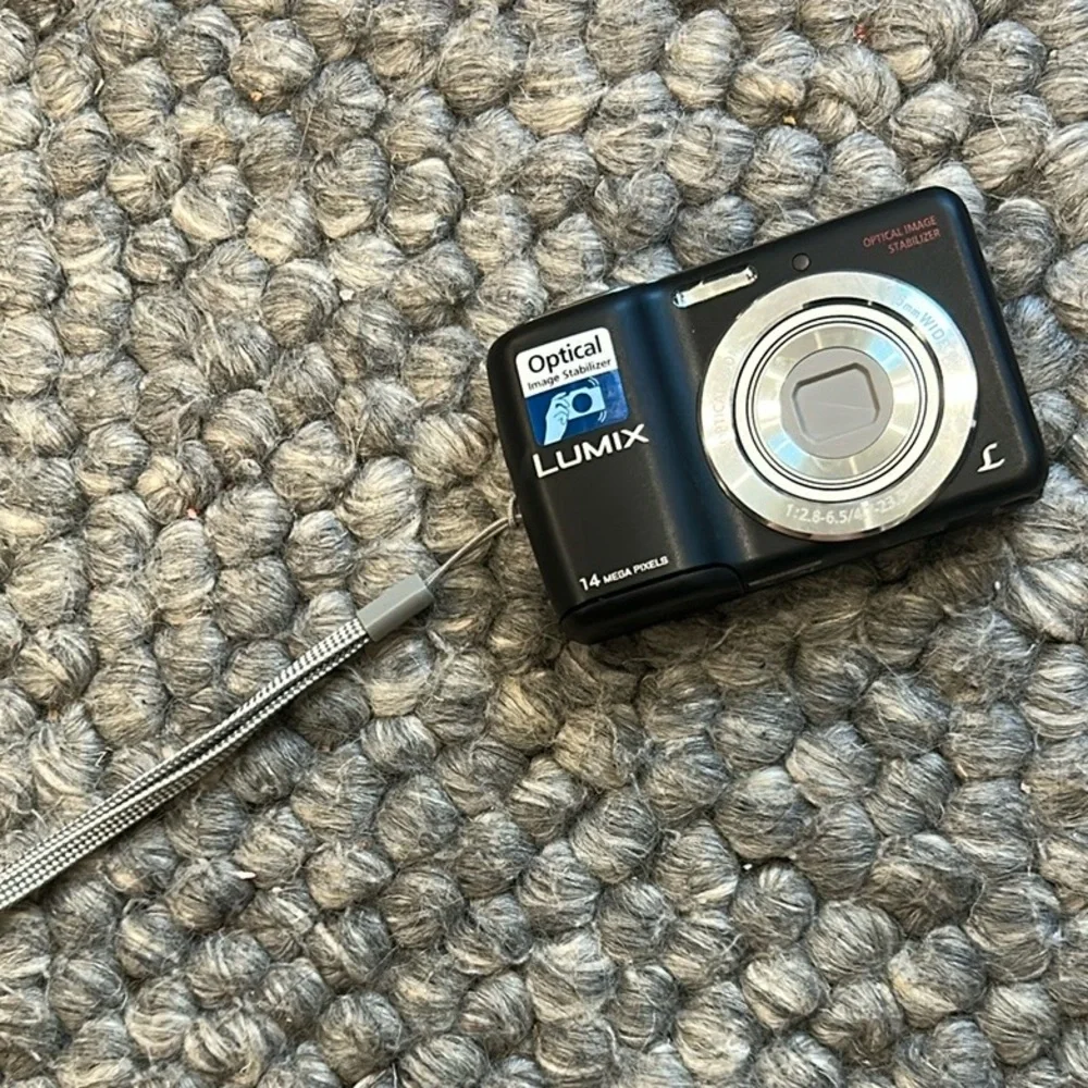 Panasonic Lumix DMC-LS5 Digital Camera